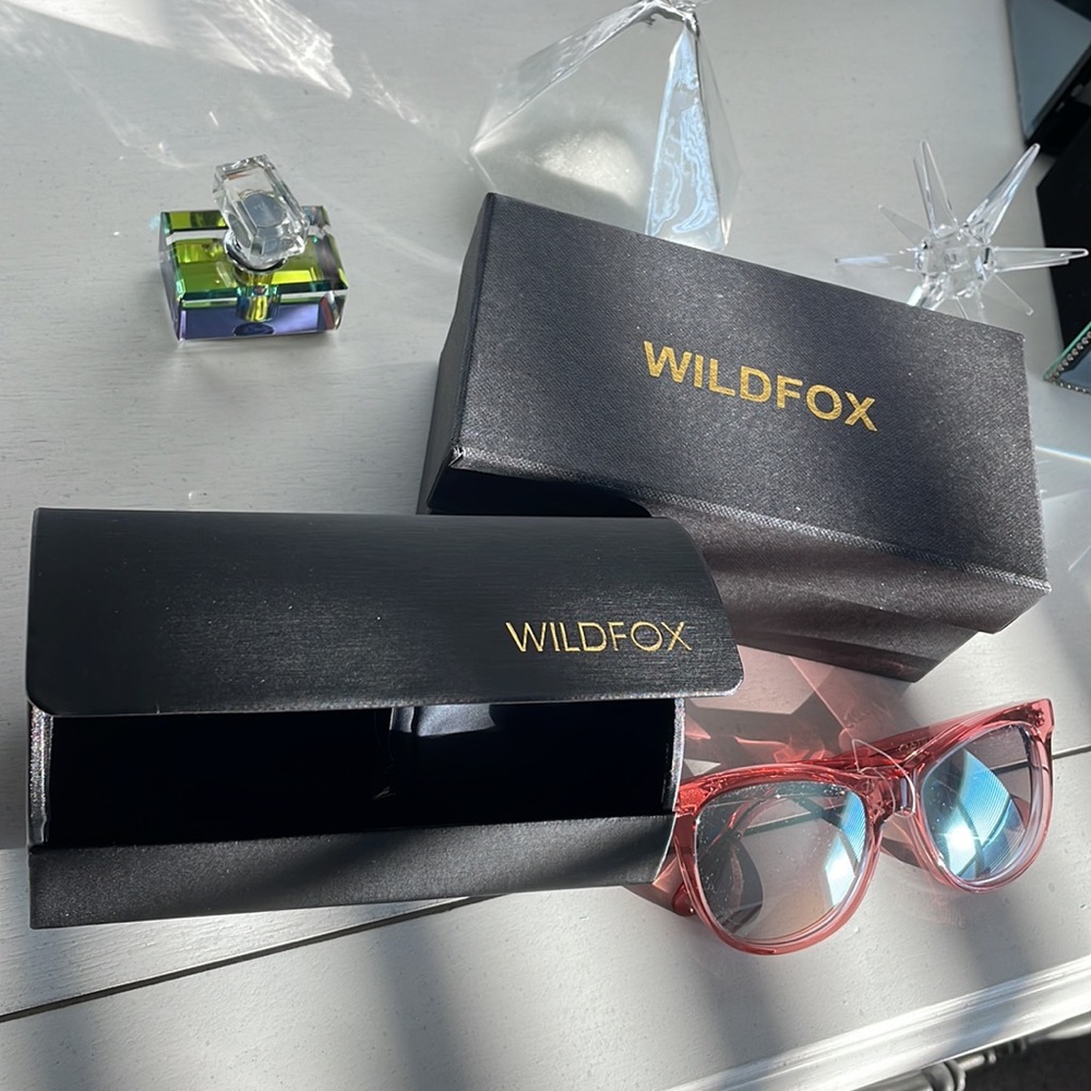 Wildfox Catfarer rosewater sunglasses 😎with case and box